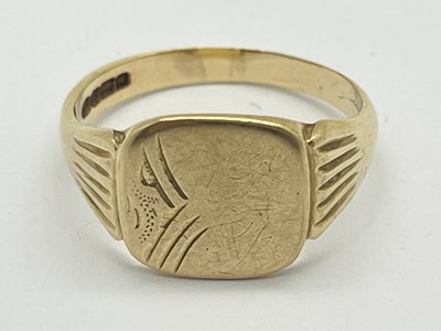 Lot 38 - A 9ct Gold Signet Ring, the cushion shape...