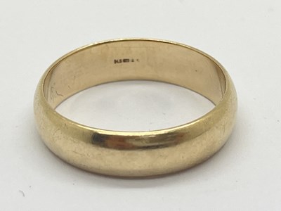 Lot 39 - A Plain Wedding Band, stamped "375" (finger...