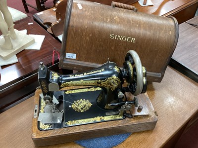 Lot 1529 - Singer Sewing Machine, (cased).