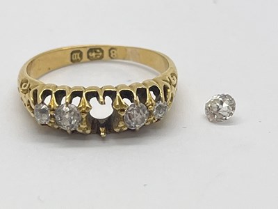 Lot 82 - A Victorian Style 18ct Gold Five Stone Diamond...