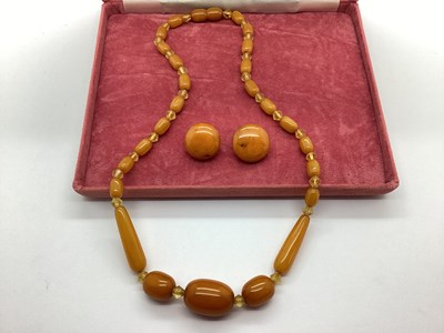 Lot 161 - An Art Deco Style Amber Coloured Necklace, of...