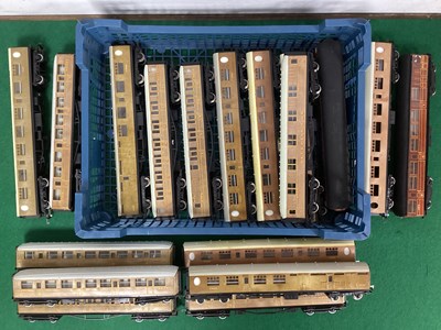 Lot 655 - Approximately Sixteen 00 gauge Carriages by...