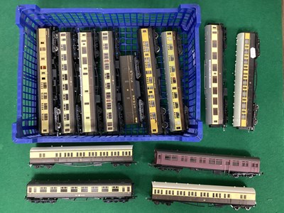 Lot 582 - Approximately Twelve 00 gauge Coaches, by...