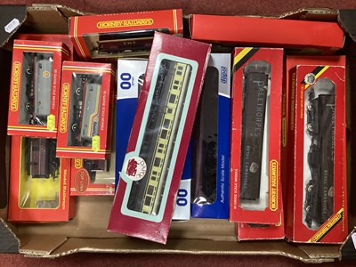 Lot 493 - Approximately Fourteen boxed items of 00 gauge...