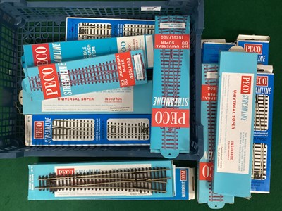 Lot 667 - Approximately Sixteen Boxed 00 gauge Peco...