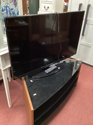 Lot 1527 - Samsung UE40 Flat Screen TV, with remote, plus...