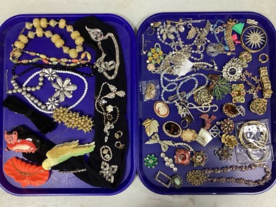 Lot 131 - A Mixed Lot of Assorted Costume Jewellery,...