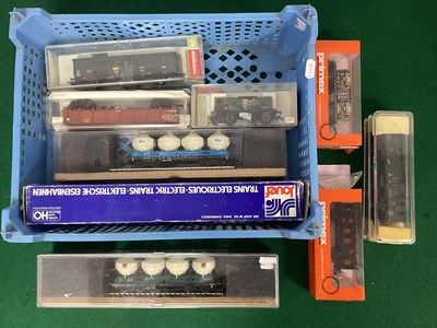 Lot 619 - A quantity of HO gauge European outline...