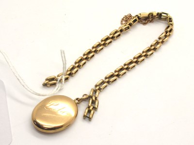 Lot 177 - A Vintage Oval Locket Pendant, inscribed "Lala"...