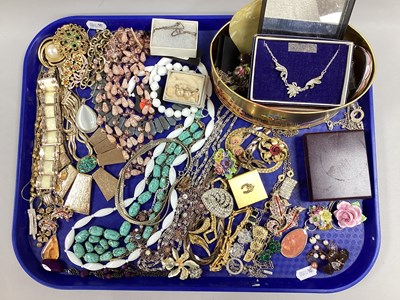 Lot 155 - An Assortment of Modern Costume Jewellery, to...