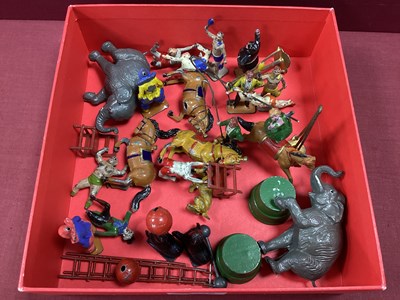 Lot 906 - A Quantity of Mid XX Century Lead Figures all...