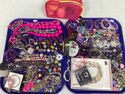 Lot 129 - Assorted Modern Costume Jewellery, in hues of...