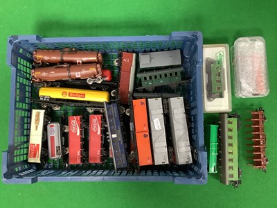 Lot 761 - Twenty-Five HO Gauge Items of Continental...