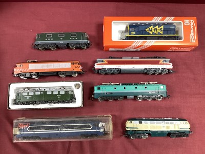 Lot 789 - Eight HO Gauge Continental Outline Unboxed...