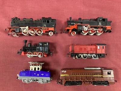 Lot 778 - Six HO Gauge Unboxed Continental Outline...