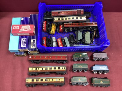 Lot 776 - A Collection of Hornby Dublo OO Gauge/4mm Two...