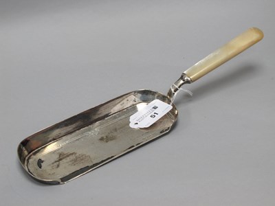 Lot 51 - An Edwardian Hallmarked Silver Mother of Pearl...