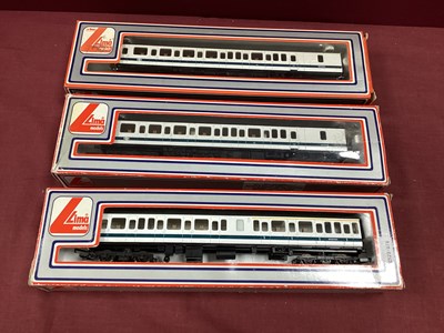 Lot 785 - A Lima OO Gauge/4mm 3 Car Class 117 DMU,...