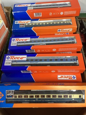 Lot 455 - Twelve HO Gauge Continental Coaches, by Roco,...