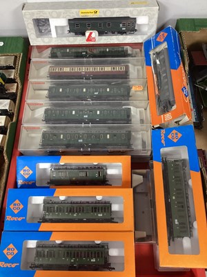 Lot 463 - A Quantity of Continental HO Gauge Coaches, by...