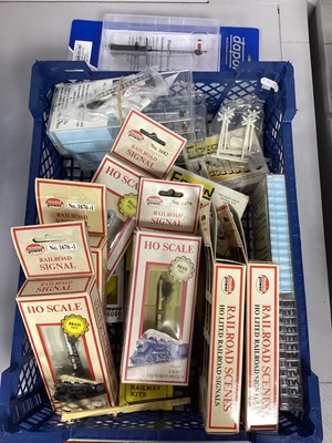 Lot 473 - A Quantity of OO / HO Gauge Railway Signals,...