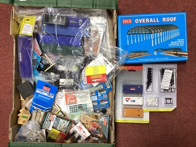 Lot 487 - A Quantity of OO Scale British Outline...