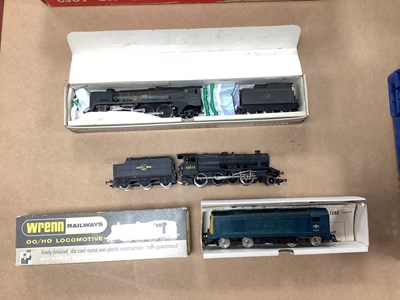 Lot 536 - Three OO Gauge Wrenn Locomotives including 8F...