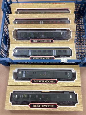 Lot 553 - Six HO Gauge Coaches by Liliput including Four...