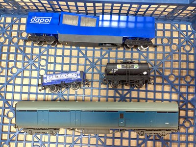 Lot 560 - Four Items of OO Gauge Rolling Stock including...