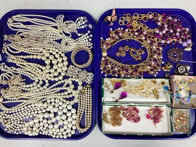 Lot 226 - An Assortment of Modern Costume Jewellery, to...