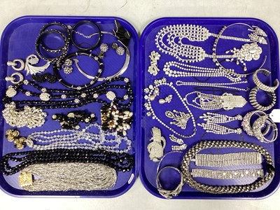 Lot 257 - An Assortment of Costume Jewellery, to include...