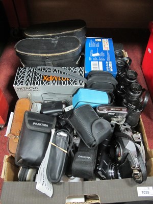 Lot 1029 - Cameras to include Praktica MTL 3 and many...