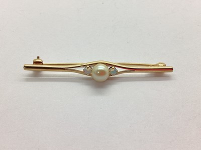 Lot 62 - A 9ct Gold Opal and Freshwater Pearl Bead Bar...