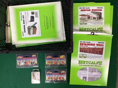 Lot 663 - A quantity of OO gauge model railway scenic...