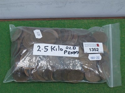 Lot 1352 - 2.5 Kilo of Old Pennies.