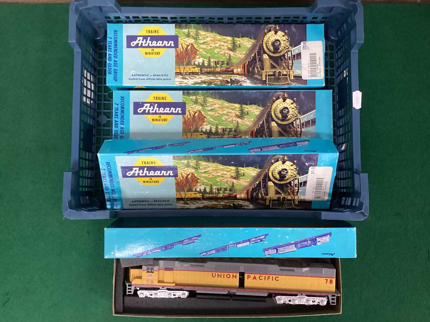 Lot 657 - Four Athearn HO scale American DD40