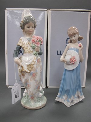 Lot 1267 - Lladro, Muchaca Adornando & Lady Holding...