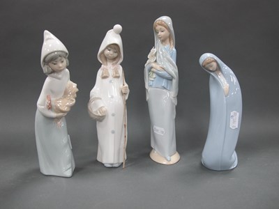 Lot 1266 - Lladro 'Kneeling Madonna' 4534. Three other...