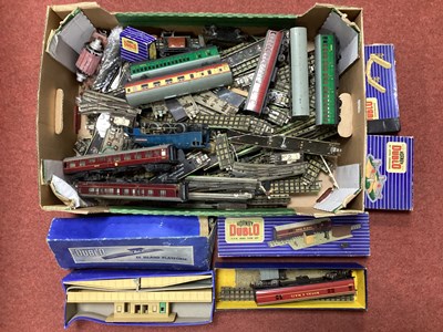 Lot 513 - A Quantity of Hornby Dublo 3 Rail, consisting...