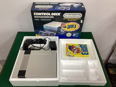 Lot 722 - A Nintendo Entertainment System - NES Control...