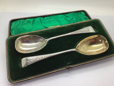 Lot 26 - A Pair of Edwardian Hallmarked Silver Serving...