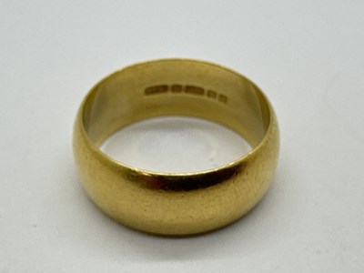 Lot 94 - An 18ct Gold Plain Wedding Band Ring, (finger...