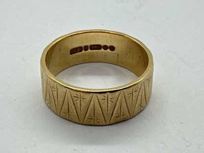 Lot 107 - A 9ct Gold Band Ring, of allover zigzag design...