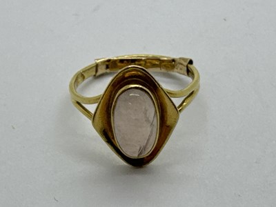 Lot 109 - An Oval Cabochon Set Ring, collet set between...