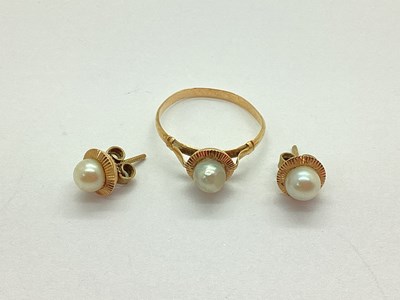 Lot 81 - A Freshwater Pearl Bead Set Ring, between...