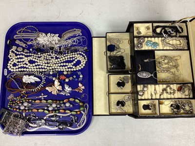 Lot 231 - An Assortment of Costume Jewellery, to include...