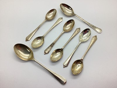 Lot 20 - A Set of Six Teaspoons, of chevron style...