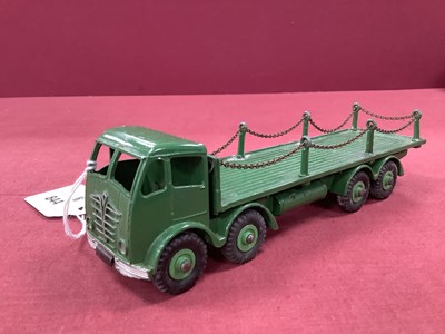 Lot 844 - Dinky No 905 Foden Flat Truck with Chains,...