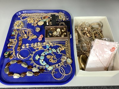 Lot 203 - An Assortment of Gilt Coloured Jewellery,...