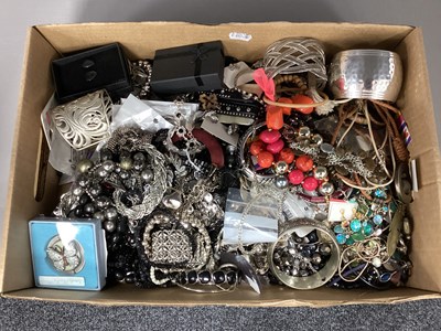 Lot 200 - An Assortment of Modern Costume Jewellery,...